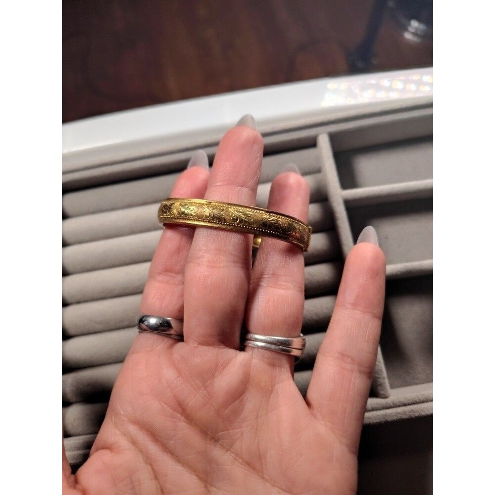 VTG Victorian Gold Tone Hinged Bangle Bracelet/J107